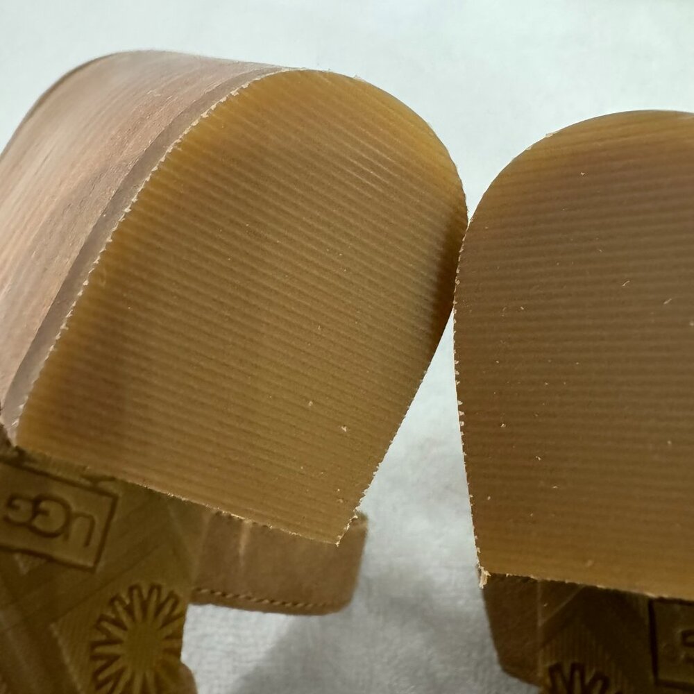 UGG AUSTRALIA Tan Lace Up Pumps - Size 7 - NEW! - Picture 9 of 9